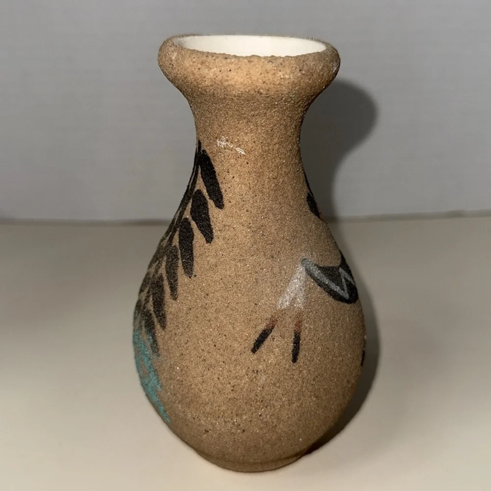 Southwest Navajo Dine Signed Sand Art Pottery Decorative Vase with Tribal Design